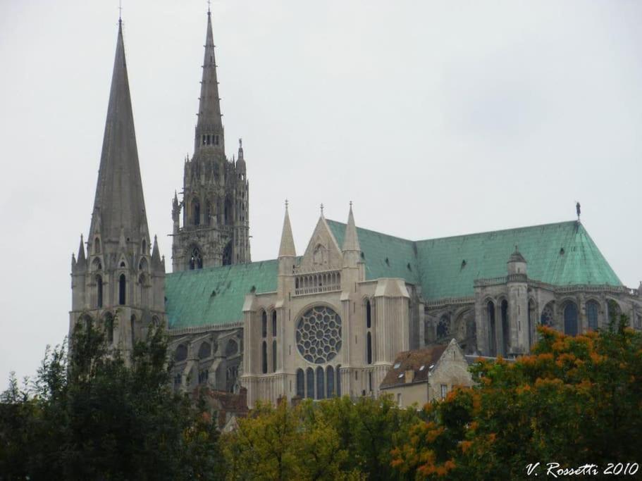 Charmant Studio A Deux Pas De La Cathedrale 沙特尔 外观 照片